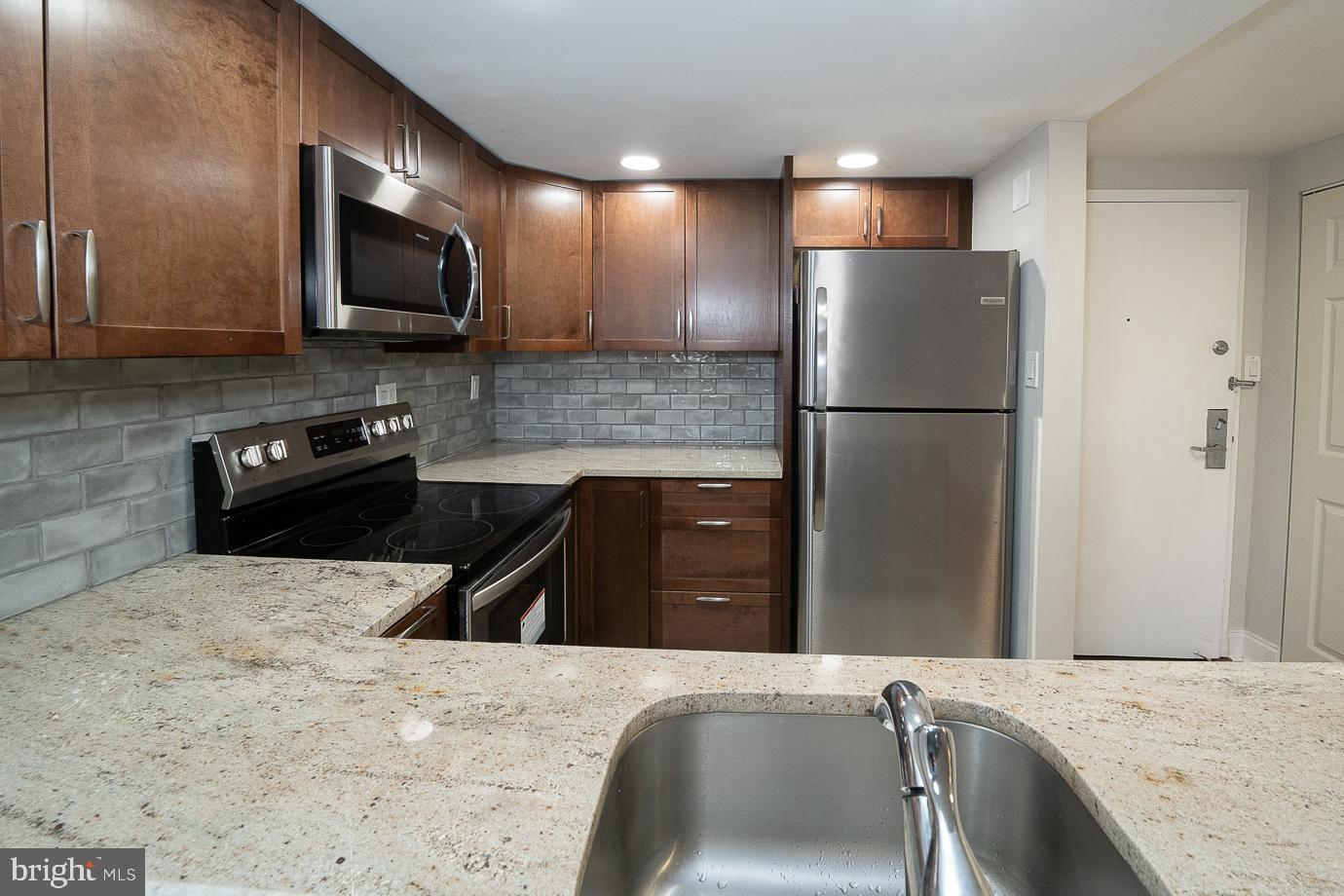2001 Hamilton Street, Unit 1925 Philadelphia, PA 19130 - Photo 2 of 30