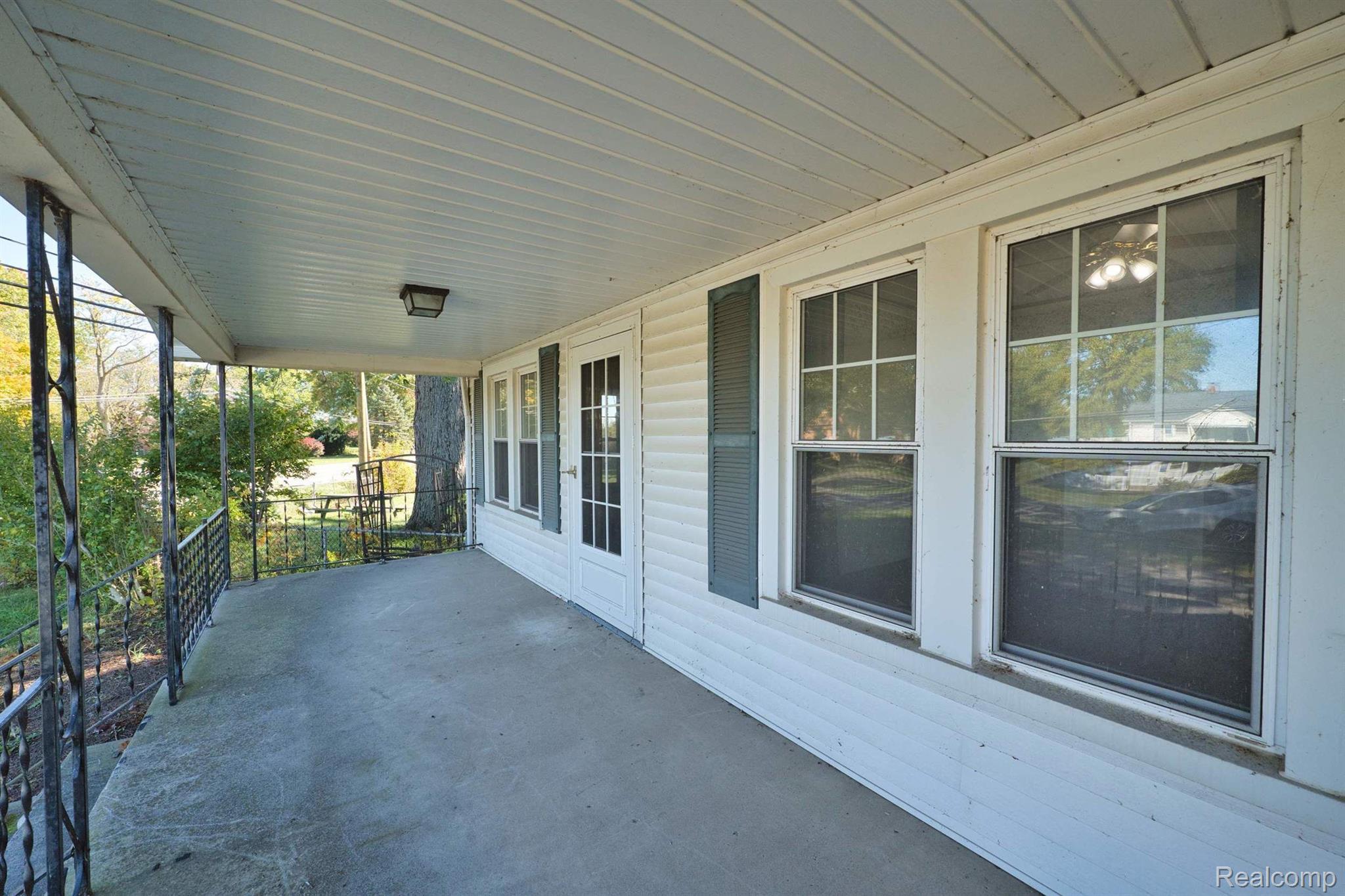 1883 Stewart Road Monroe, MI 48162 - Photo 4 of 44 Front Porch