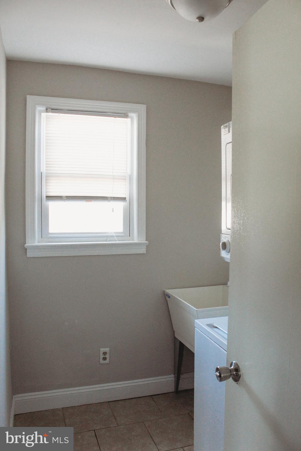9101 Sudley Road Manassas, VA 20110 - Photo 13 of 19 a room that has a window in it