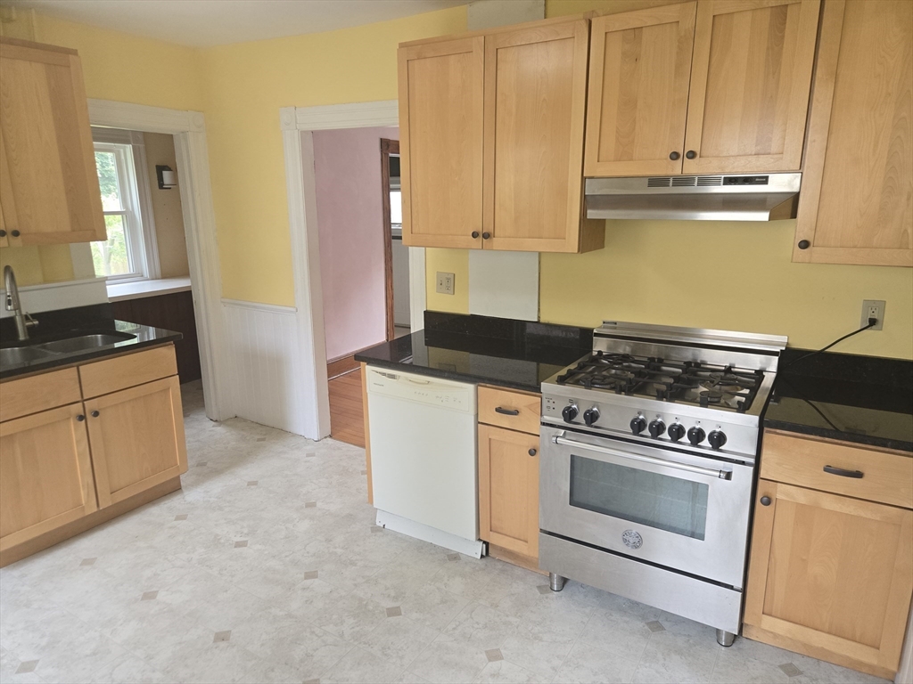 32 Hampden Street Northampton, MA 01060 - Photo 12 of 29