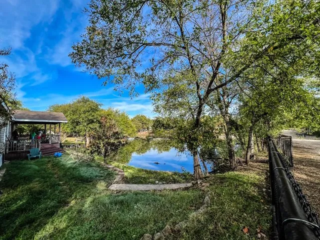 a view of multiple houses with a lake