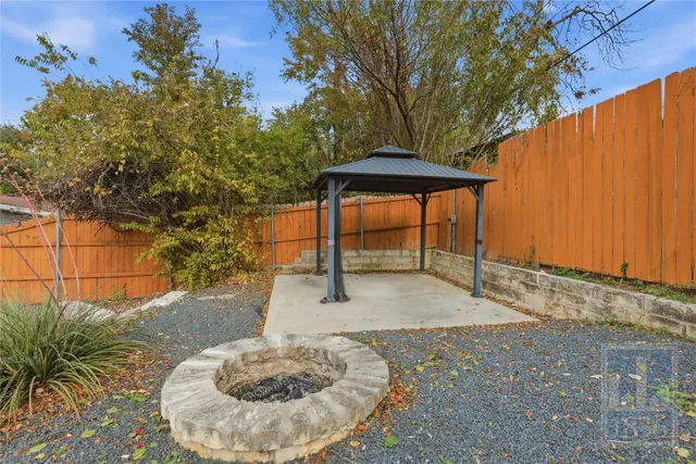 a view of a backyard with a fountain