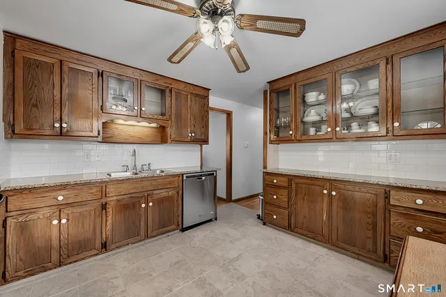 $299,000 | 204 Hickory Circle, Middletown, CT 06457