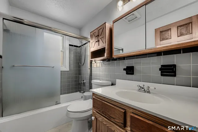 $299,000 | 204 Hickory Circle, Middletown, CT 06457