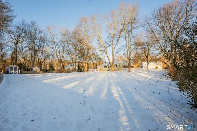 $299,000 | 204 Hickory Circle, Middletown, CT 06457