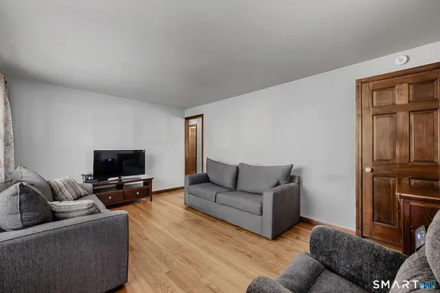 $299,000 | 204 Hickory Circle, Middletown, CT 06457