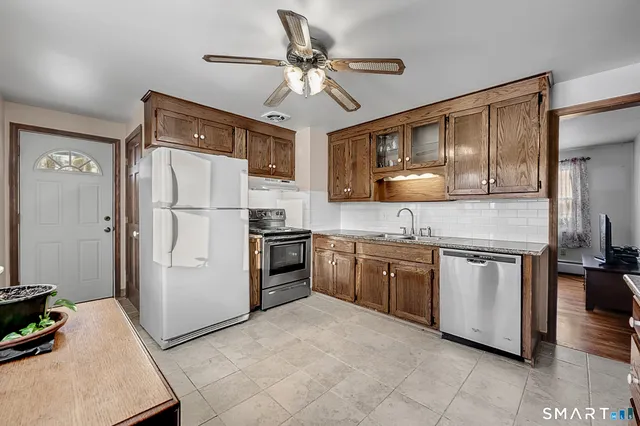 $299,000 | 204 Hickory Circle, Middletown, CT 06457