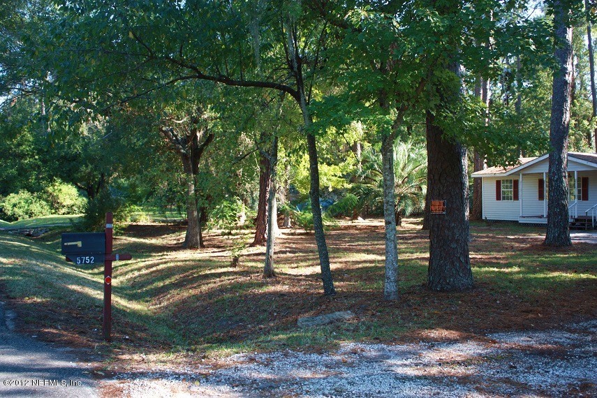 5752 Ovella Road Jacksonville, FL 32244 - Photo 6 of 7 Front Yard