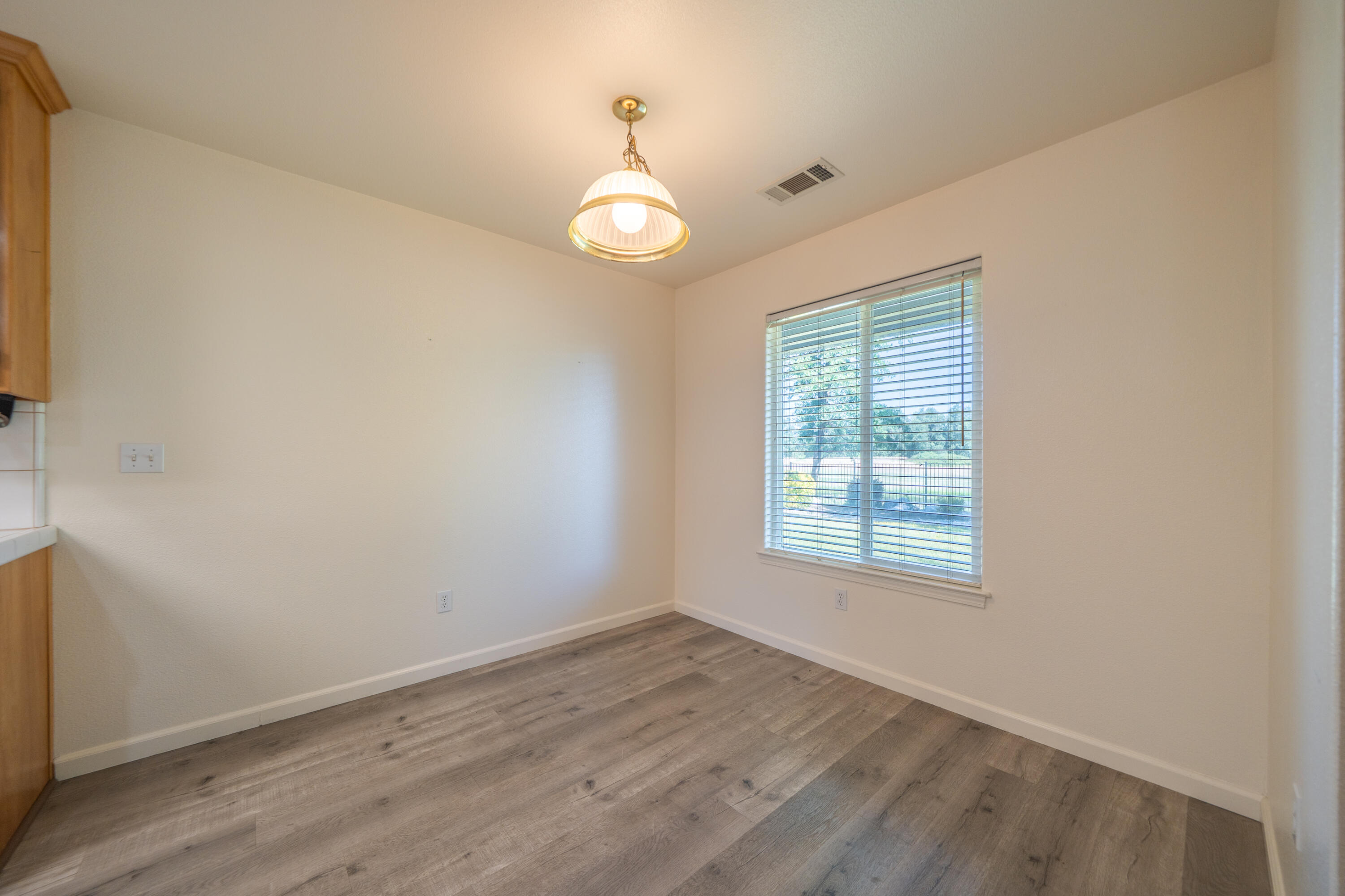 22336 Golftime Drive Palo Cedro, CA 96073 - Photo 16 of 61 Eating nook