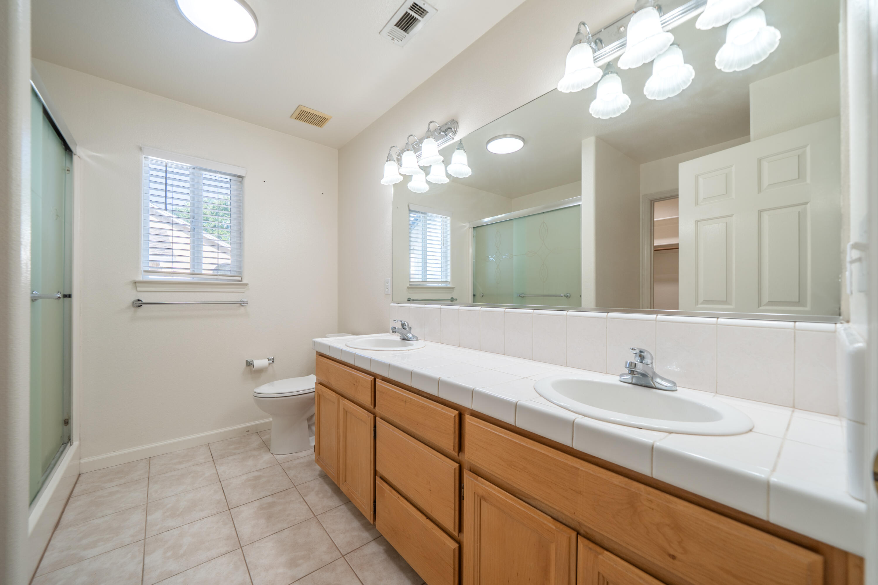 22336 Golftime Drive Palo Cedro, CA 96073 - Photo 19 of 61 Main bathroom