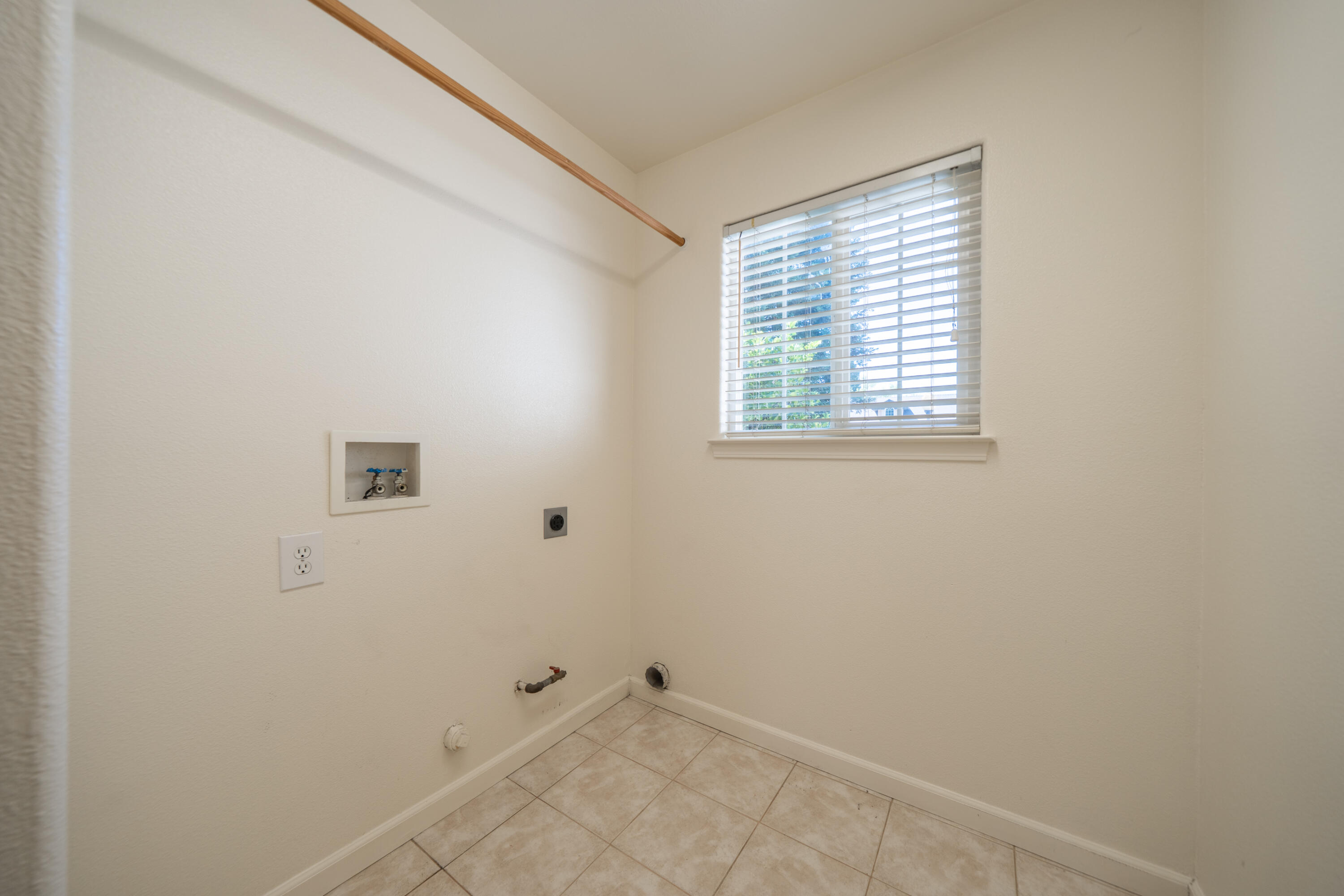 22336 Golftime Drive Palo Cedro, CA 96073 - Photo 27 of 61 Laundry room