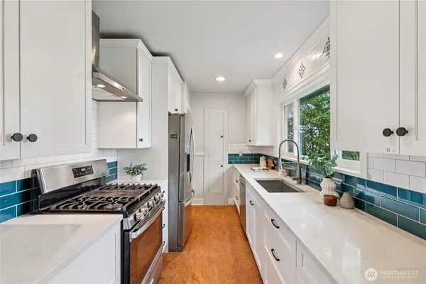 $949,000 | 1911 12th Avenue South, Seattle, WA 98144