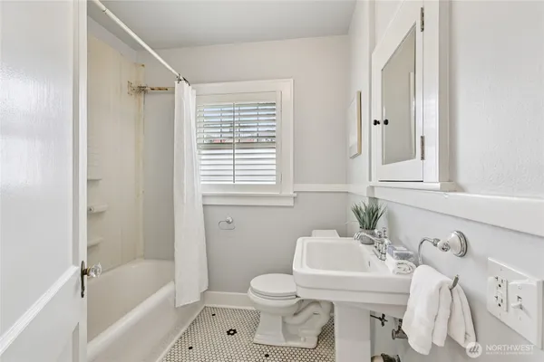 $949,000 | 1911 12th Avenue South, Seattle, WA 98144
