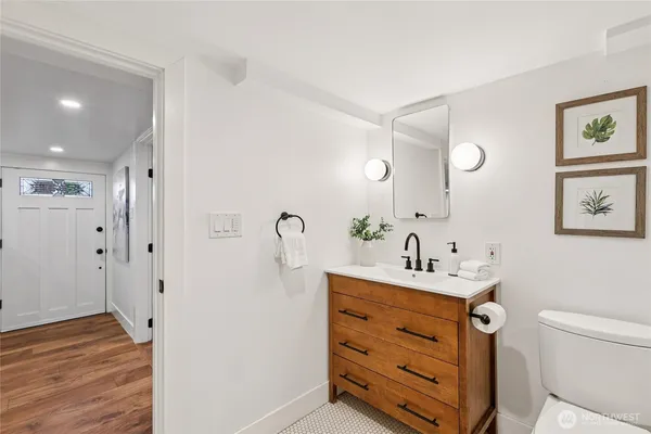 $949,000 | 1911 12th Avenue South, Seattle, WA 98144