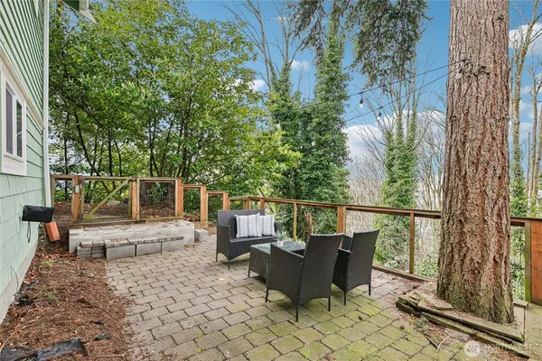 $949,000 | 1911 12th Avenue South, Seattle, WA 98144