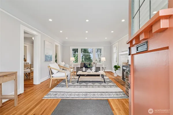 $949,000 | 1911 12th Avenue South, Seattle, WA 98144