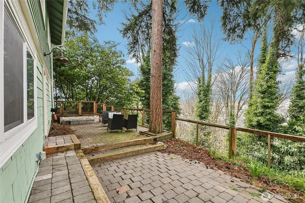 $949,000 | 1911 12th Avenue South, Seattle, WA 98144