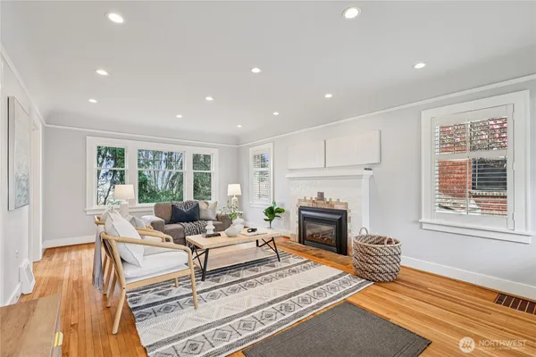 $949,000 | 1911 12th Avenue South, Seattle, WA 98144
