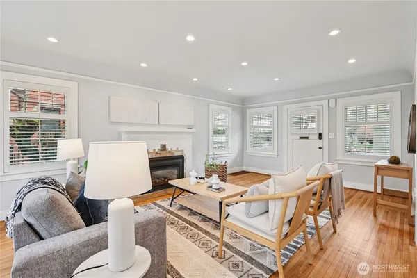 $949,000 | 1911 12th Avenue South, Seattle, WA 98144