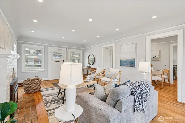 $949,000 | 1911 12th Avenue South, Seattle, WA 98144