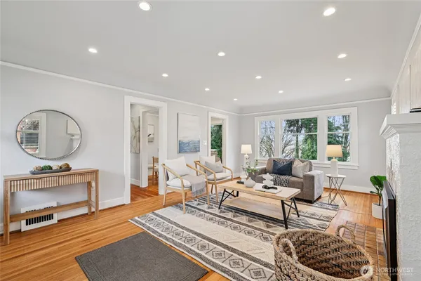 $949,000 | 1911 12th Avenue South, Seattle, WA 98144