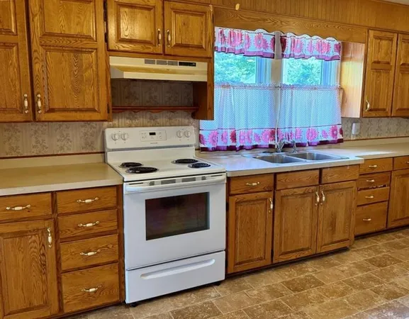 $159,900 | 222 Spruce Street, Spooner, WI 54801