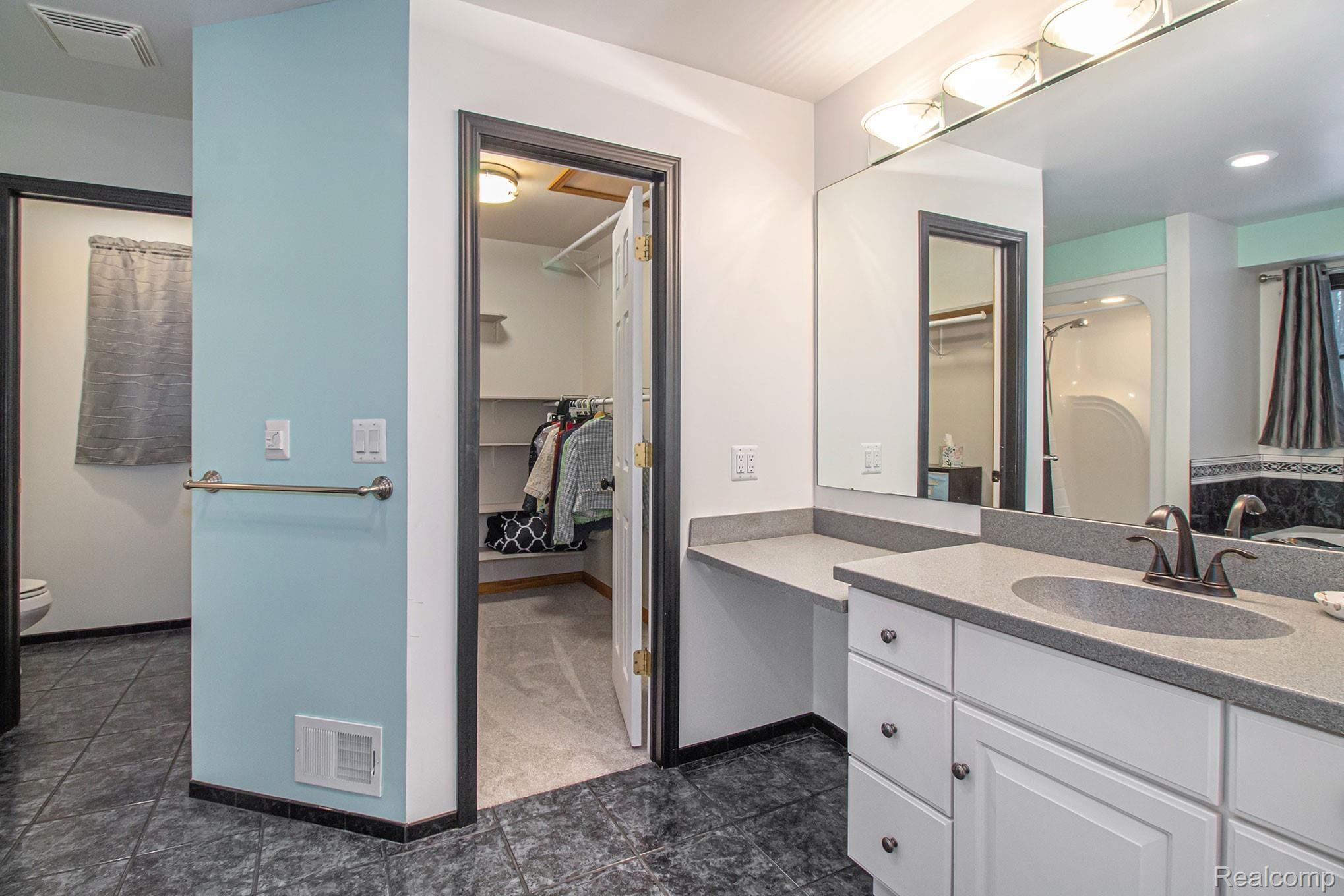 2934 West Coon Lake Road Howell, MI 48843 - Photo 14 of 36 Master Bath