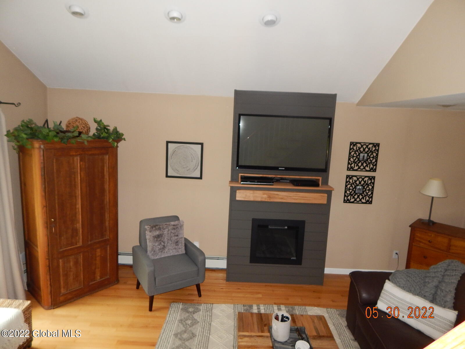402 Ridge Road North New Baltimore, NY 12087 - Photo 7 of 62 DSCN1312