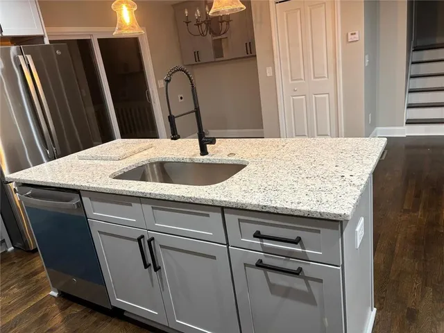 a close view of sink and tap