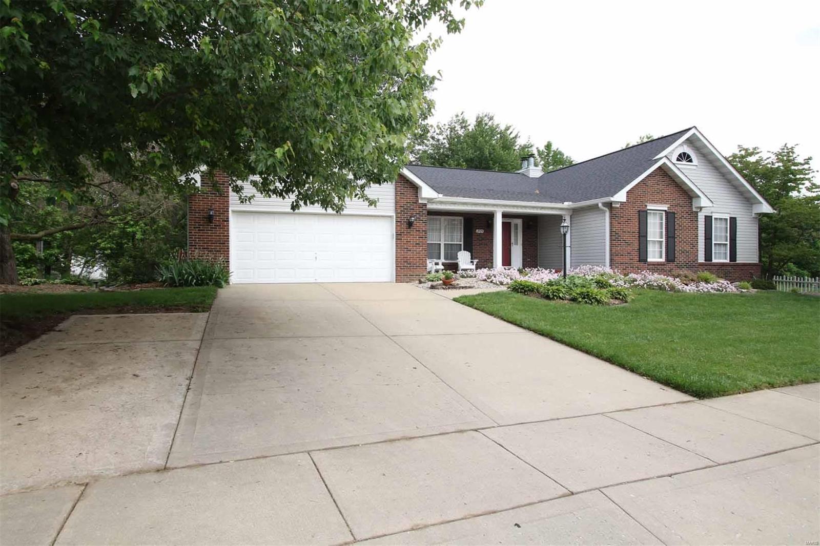 2705 Hunters Ridge Edwardsville, IL 62025 - Photo 1 of 53 Gallery Image 1