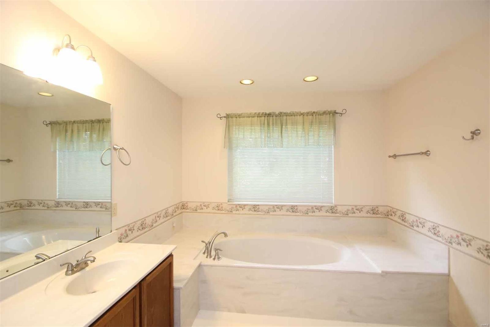 2705 Hunters Ridge Edwardsville, IL 62025 - Photo 17 of 53 Gallery Image 17