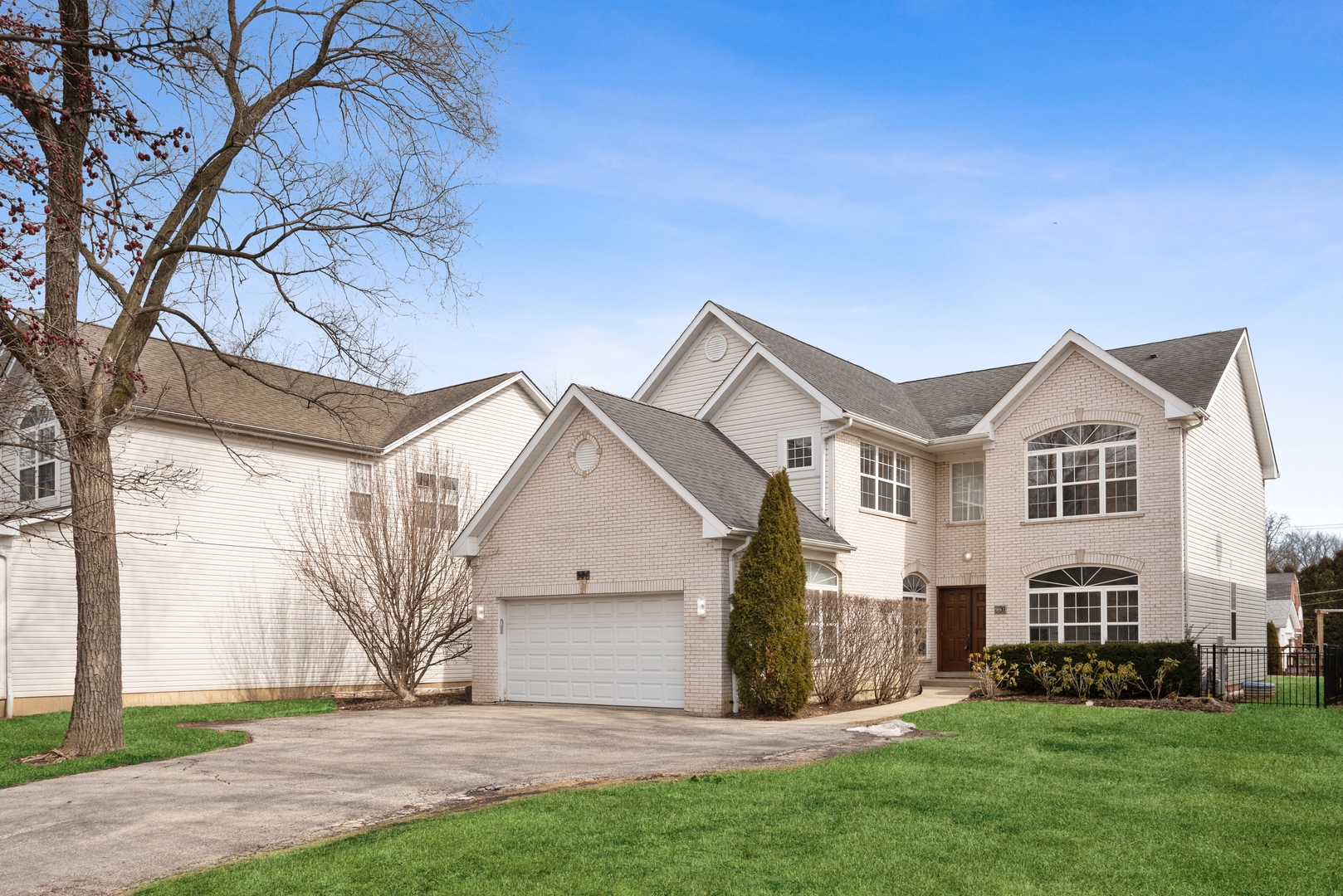 981 Ridge Road Highland Park, IL 60035 - Photo 1 of 15 a front view of house with yard and green space