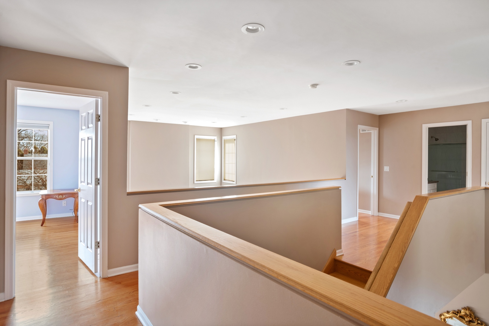981 Ridge Road Highland Park, IL 60035 - Photo 11 of 15 a room with wooden floor and furniture