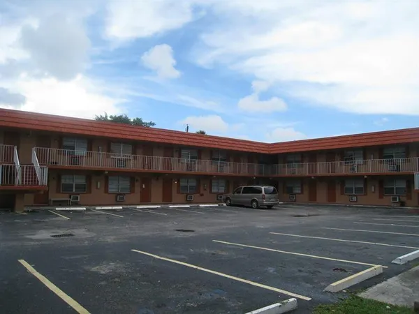 $1,250 | 771 Southwest 8th Street, Unit 111, Pompano Beach, FL 33060