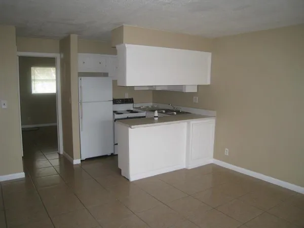 $1,250 | 771 Southwest 8th Street, Unit 111, Pompano Beach, FL 33060