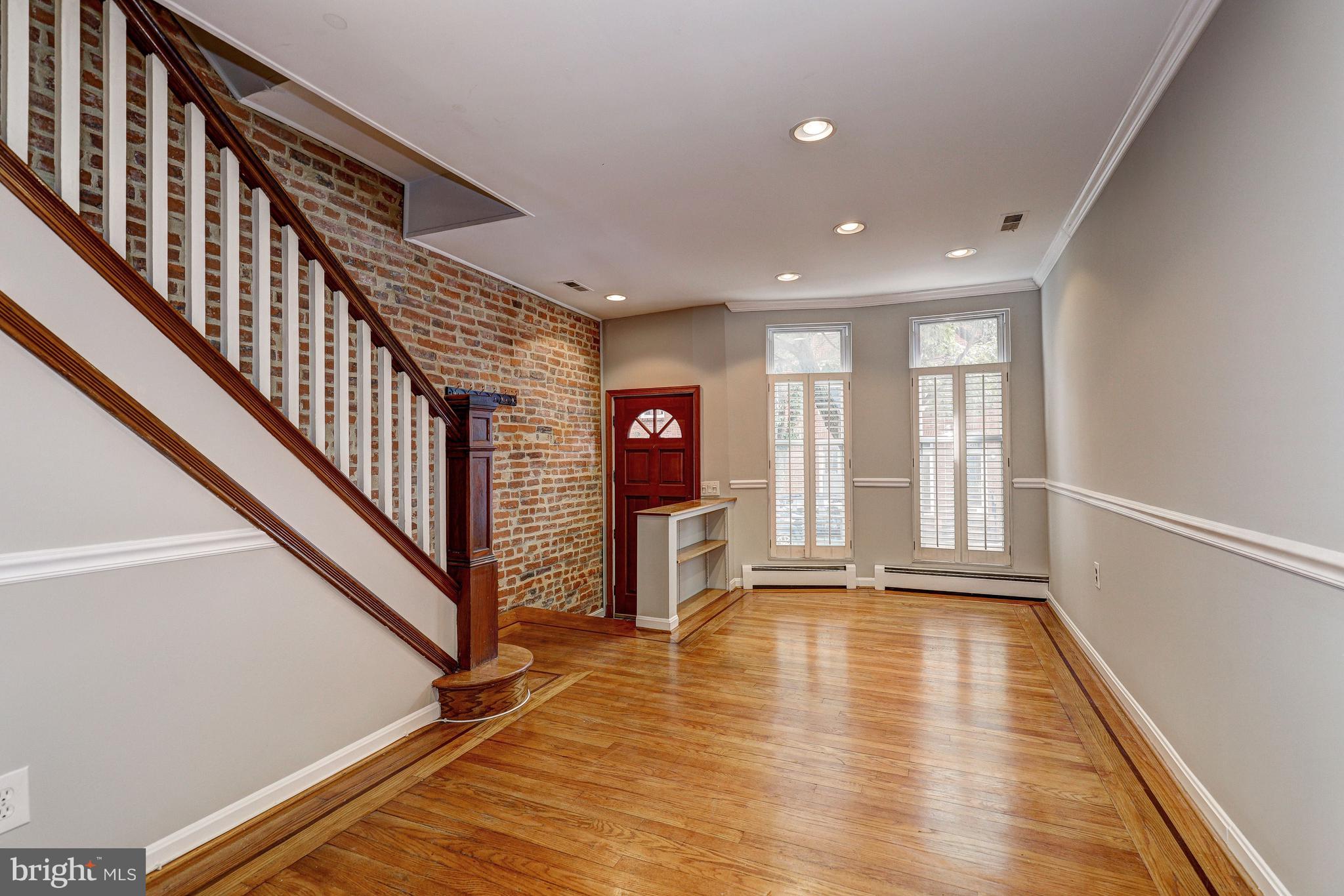 1432 Riverside Avenue Baltimore, MD 21230 - Photo 3 of 38 Living Room