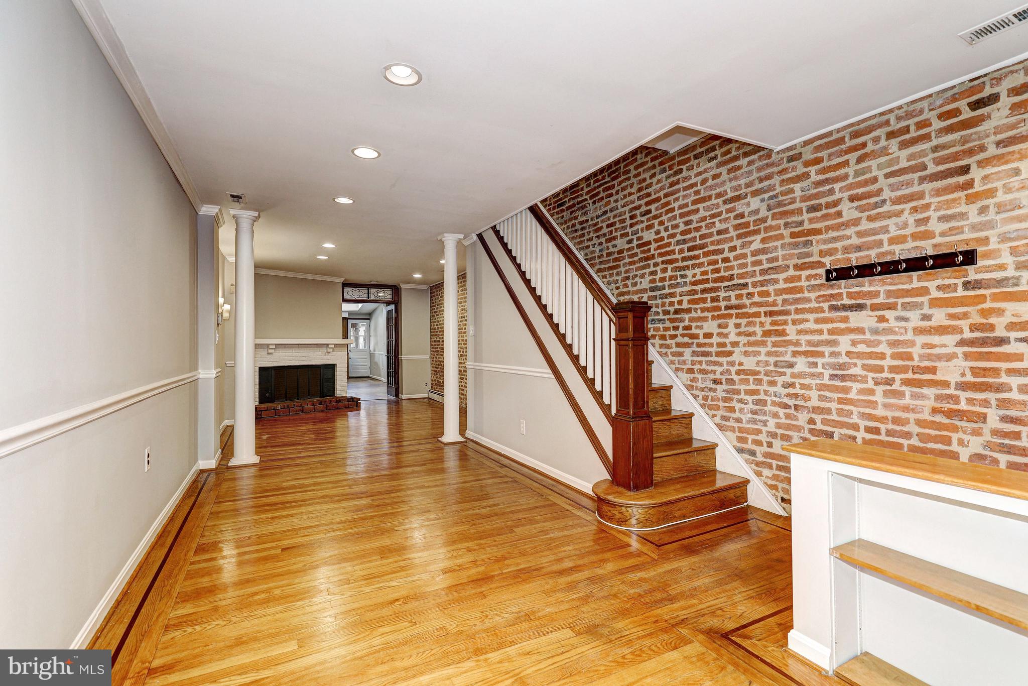 1432 Riverside Avenue Baltimore, MD 21230 - Photo 4 of 38 Living Room