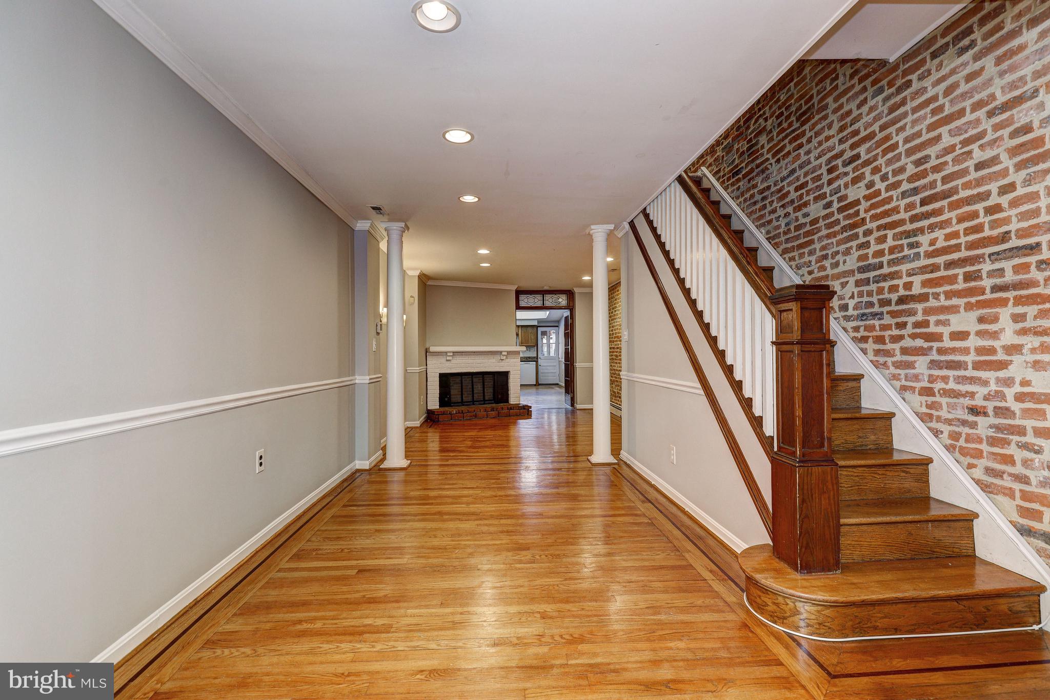 1432 Riverside Avenue Baltimore, MD 21230 - Photo 5 of 38 Living Room