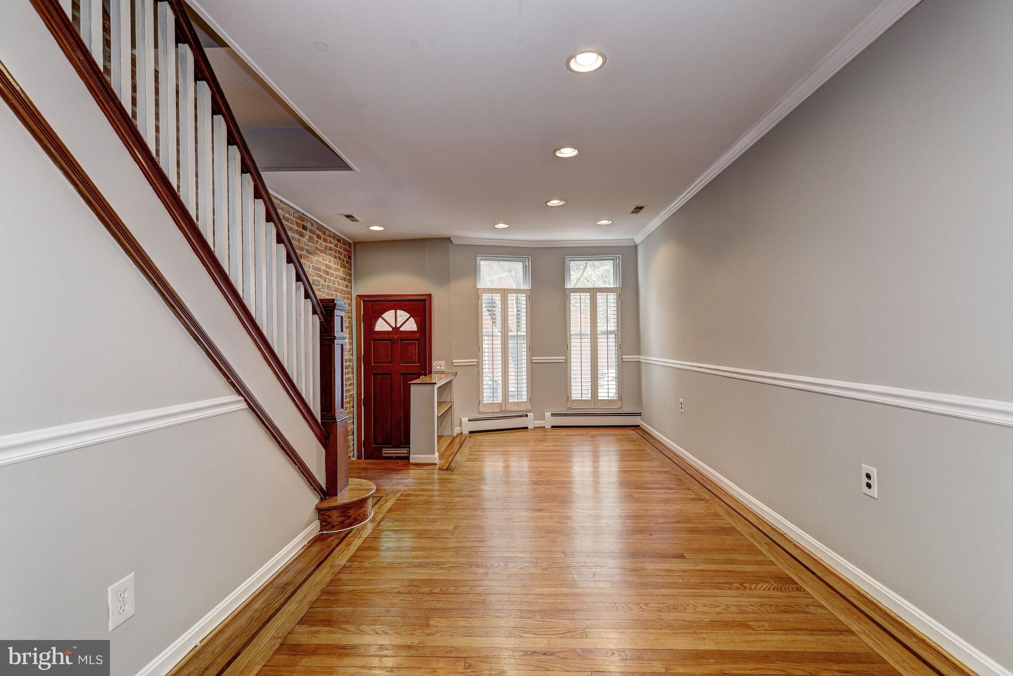 1432 Riverside Avenue Baltimore, MD 21230 - Photo 6 of 38 Living Room