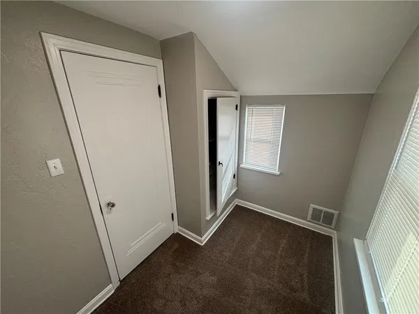 $1,800 | 1319 Woodbourne Avenue, Pittsburgh, PA 15226