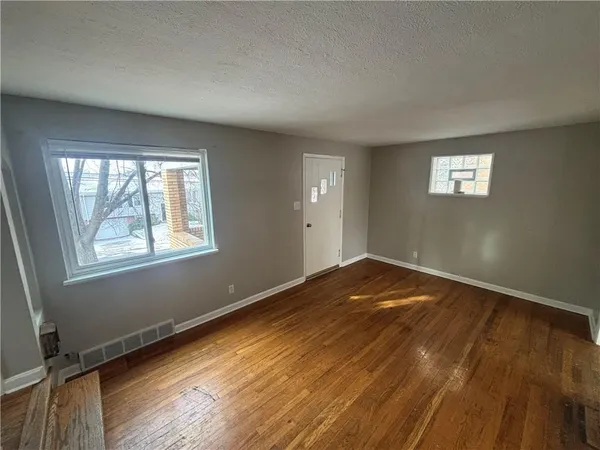 $1,800 | 1319 Woodbourne Avenue, Pittsburgh, PA 15226