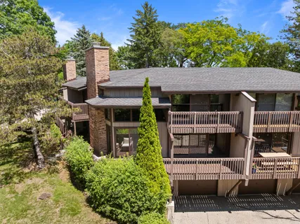 $555,000 | 930 Alpine Drive, Unit PP2, Fontana, WI 53125