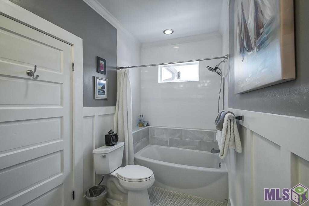 2048 Myrtle Avenue Baton Rouge, LA 70806 - Photo 15 of 30 Beautiful Tile Surround