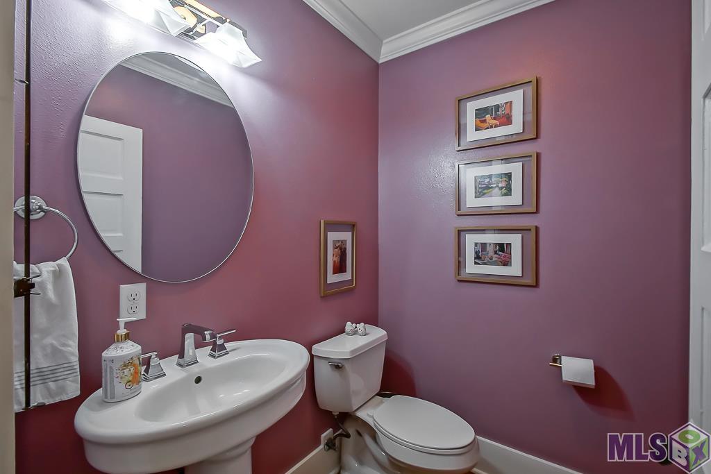 2048 Myrtle Avenue Baton Rouge, LA 70806 - Photo 17 of 30 First floor half bathroom