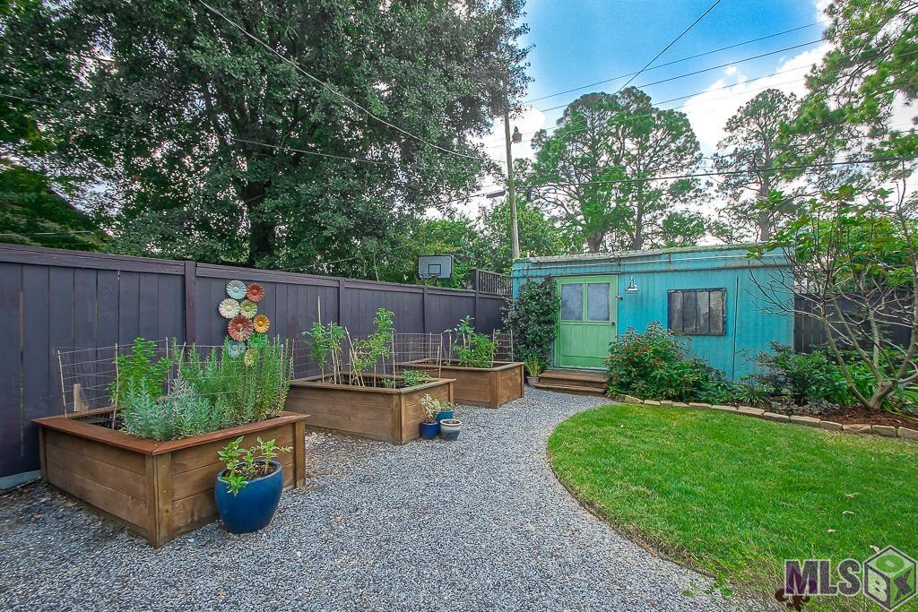 2048 Myrtle Avenue Baton Rouge, LA 70806 - Photo 28 of 30 Raised planters