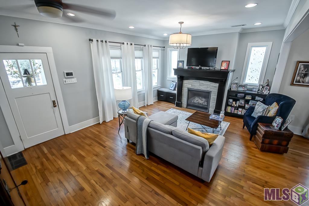 2048 Myrtle Avenue Baton Rouge, LA 70806 - Photo 6 of 30 Living room with fireplace- open concept