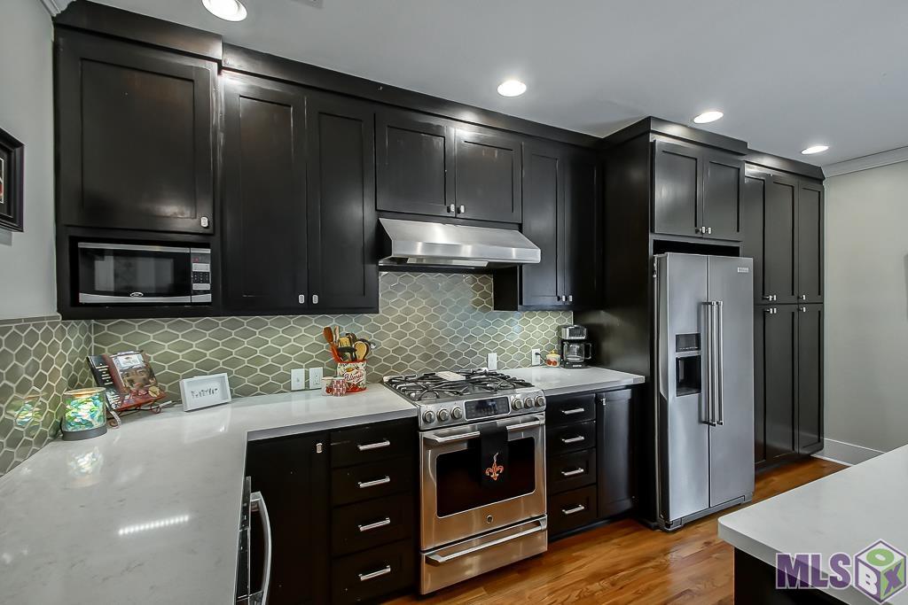 2048 Myrtle Avenue Baton Rouge, LA 70806 - Photo 10 of 30 Kitchen with Stainless Steel Appliances