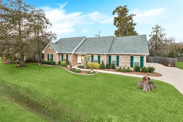 $355,000 | 604 Willowdale Boulevard, Luling, LA 70070
