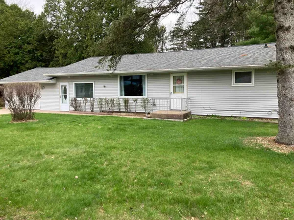 $249,000 | N2709 Lind Lane, Waupaca, WI 54981