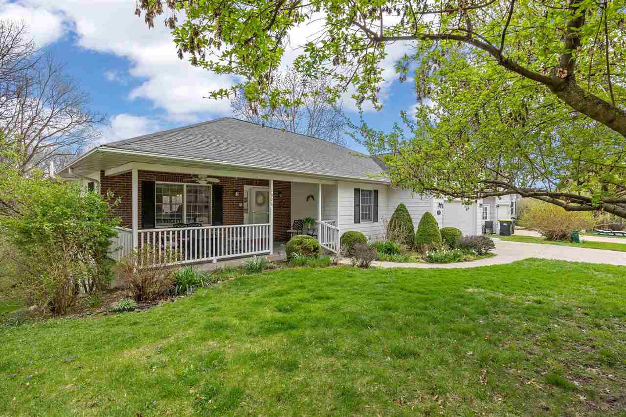 1926 Meadow Ridge Lane Iowa City, IA 52245 - Photo 2 of 44 Gallery Image 2